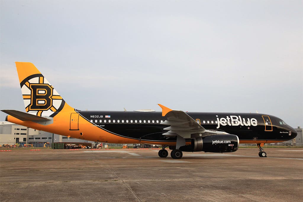 JetBlue paints an Airbus A320 for the NFL's New York Jets