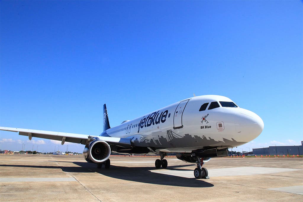 JetBlue paints an Airbus A320 for the NFL's New York Jets